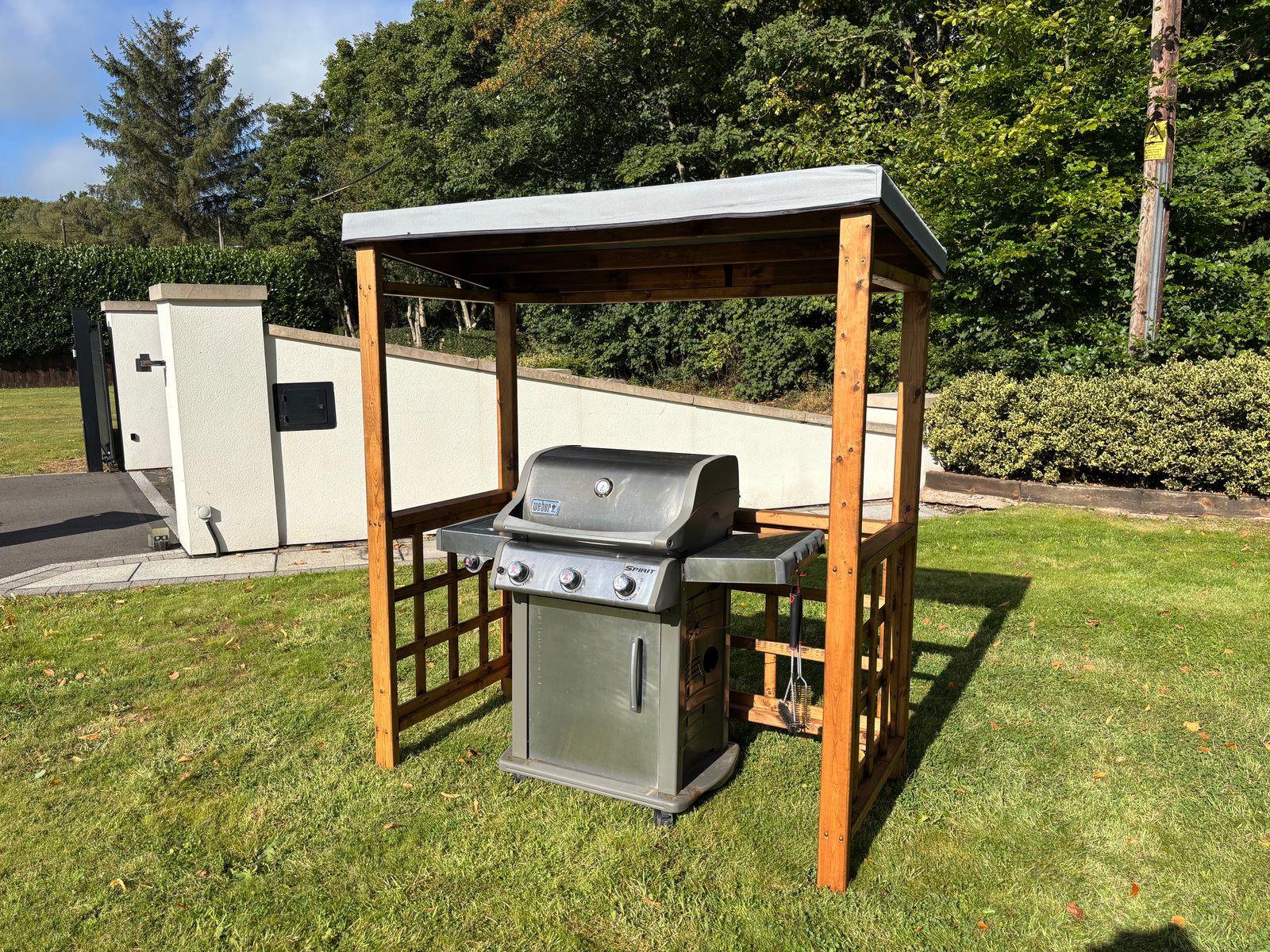 HB137 - Dorchester BBQ Shelter (Green , Grey or Burgundy) - Image 3